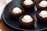 Peppermint Bark Brownie Bites: Chocolate Peppermint Holiday Treats
