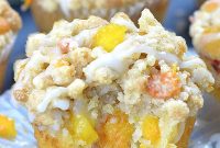 Juicy Peach Crumb Muffins with Crunchy Streusel Topping