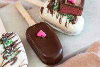Cakesicles: How to Make Cake Popsicles at Home