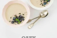 Creamy Banana Oat Smoothie Bowl with Honey & Berries