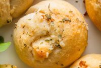 Flaky Biscuit Garlic Knives: Quick Stovetop Garlic Knots Recipe