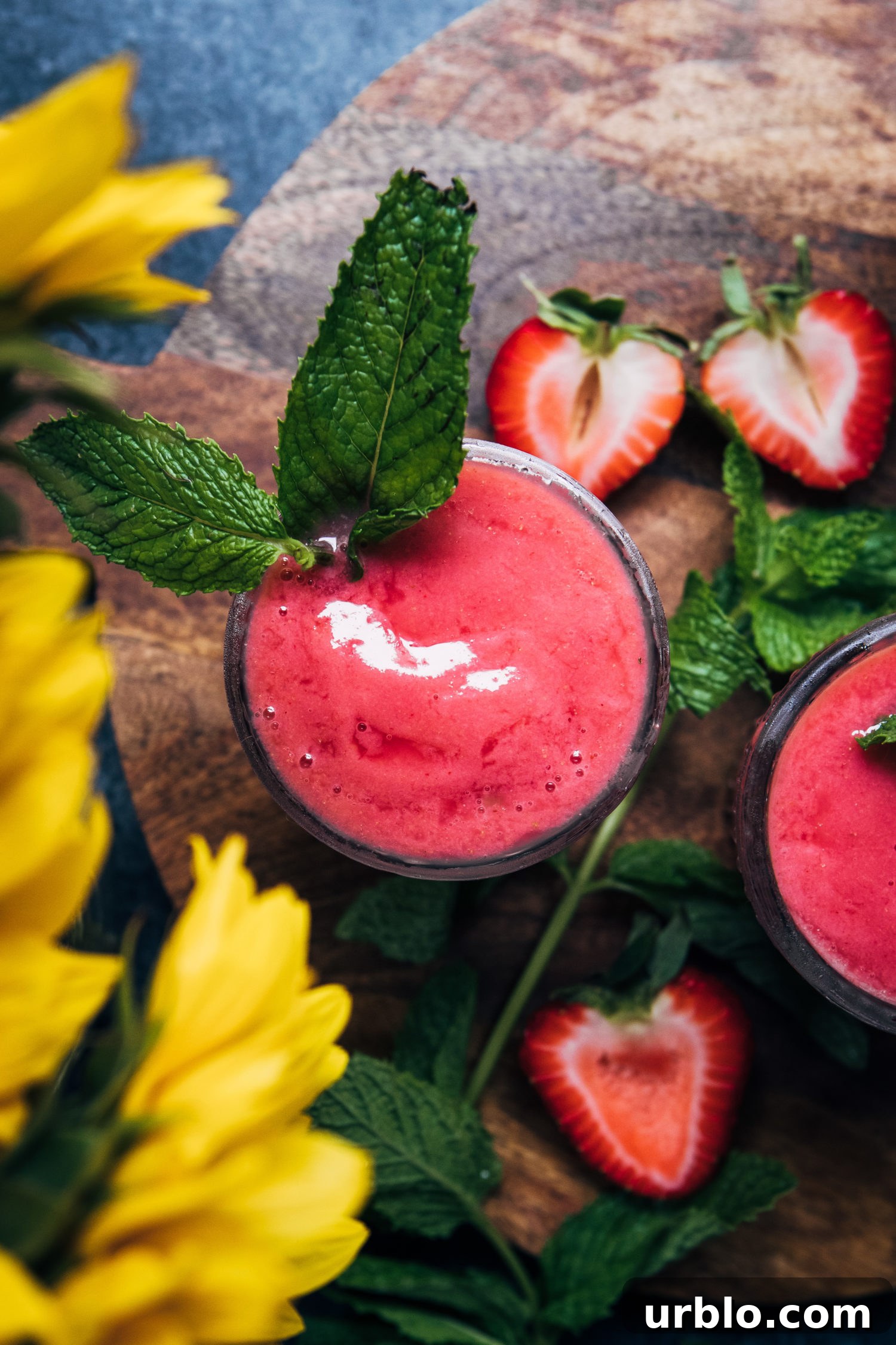 Refreshing Strawberry Grapefruit Ginger Smoothie Recipe 4 Strawberry Grapefruit Ginger Smoothie | Well and Full | #vegan #smoothie #recipe