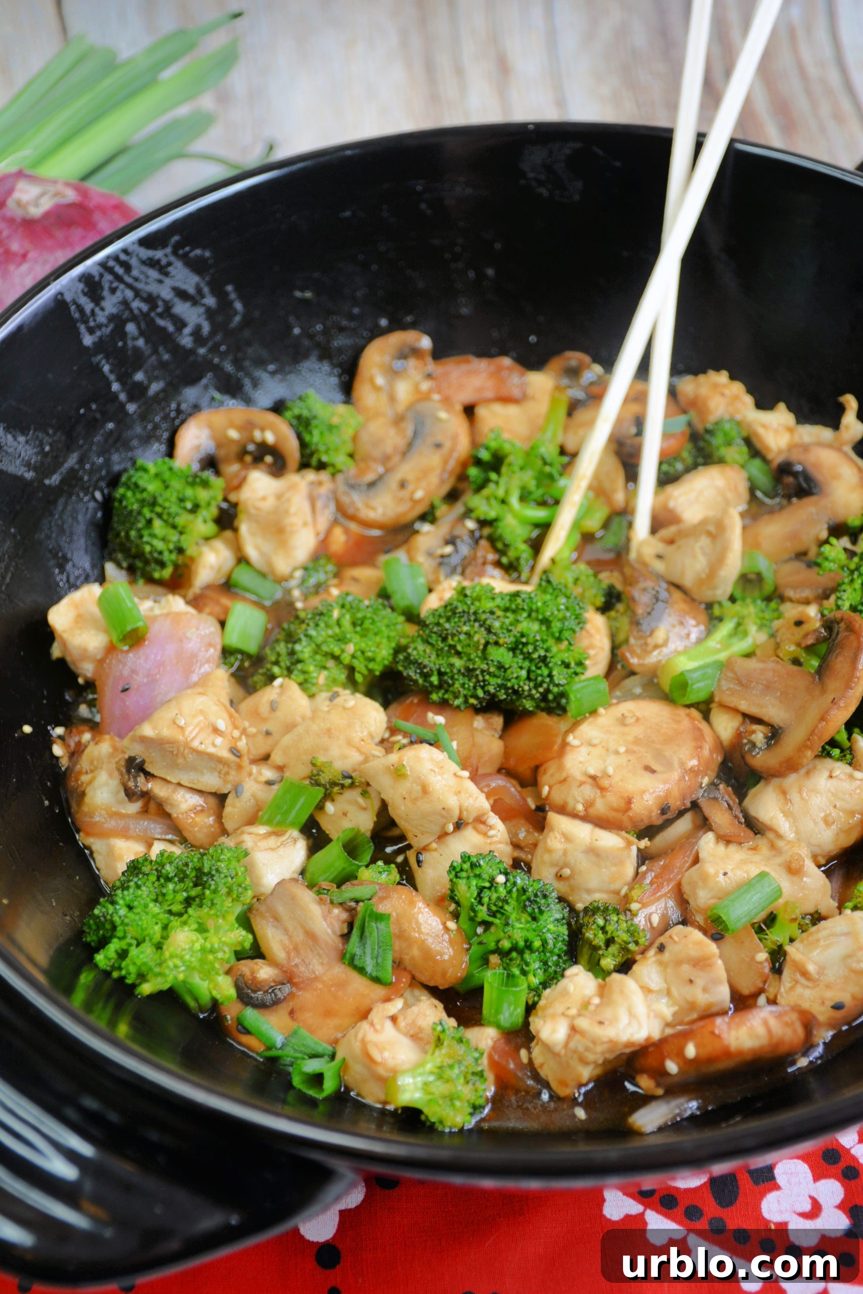 Skinny Chicken Broccoli Stir Fry