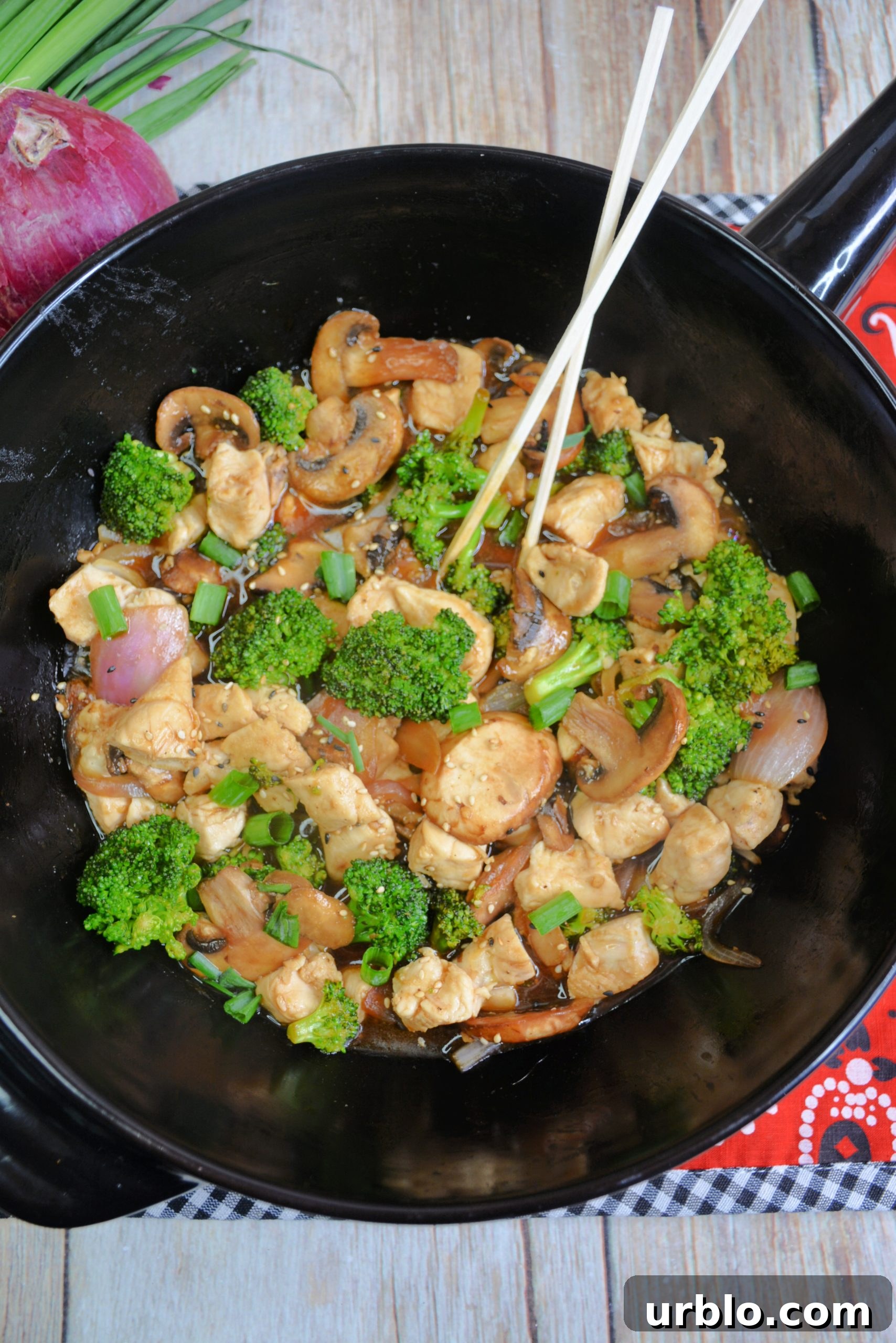 Skinny Chicken Broccoli Stir Fry