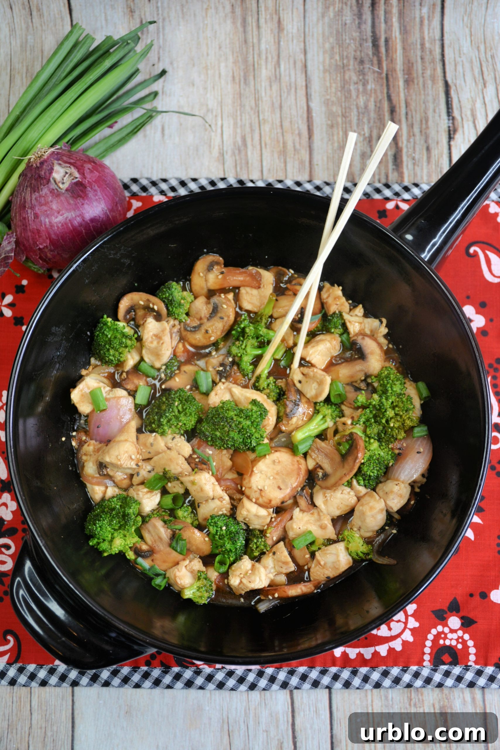 Skinny Chicken Broccoli Stir Fry