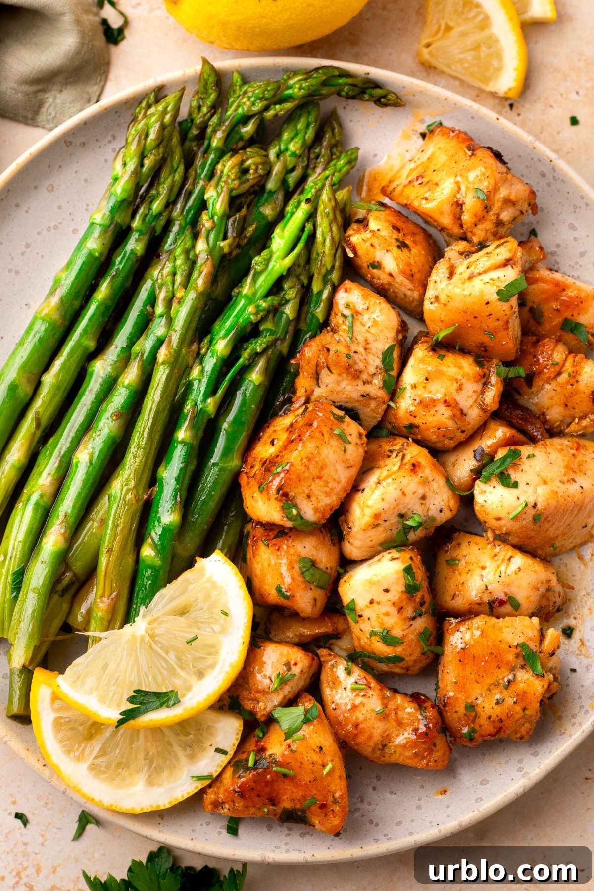21 Spring High-Protein Low-Carb Dinners Under 450 Calories 7 Garlic Butter Chicken Bites with Asparagus
