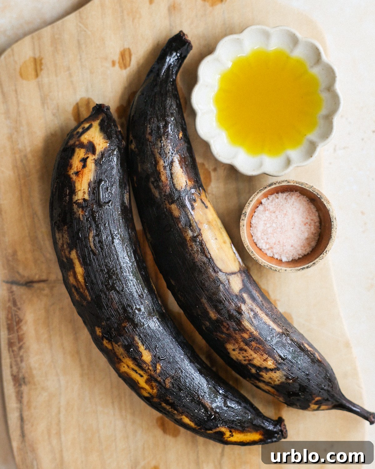 overhead of air fryer plantain ingredients
