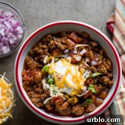 Dad's Famous Chunky Beef Chili Recipe with Beans | @bestrecipebox