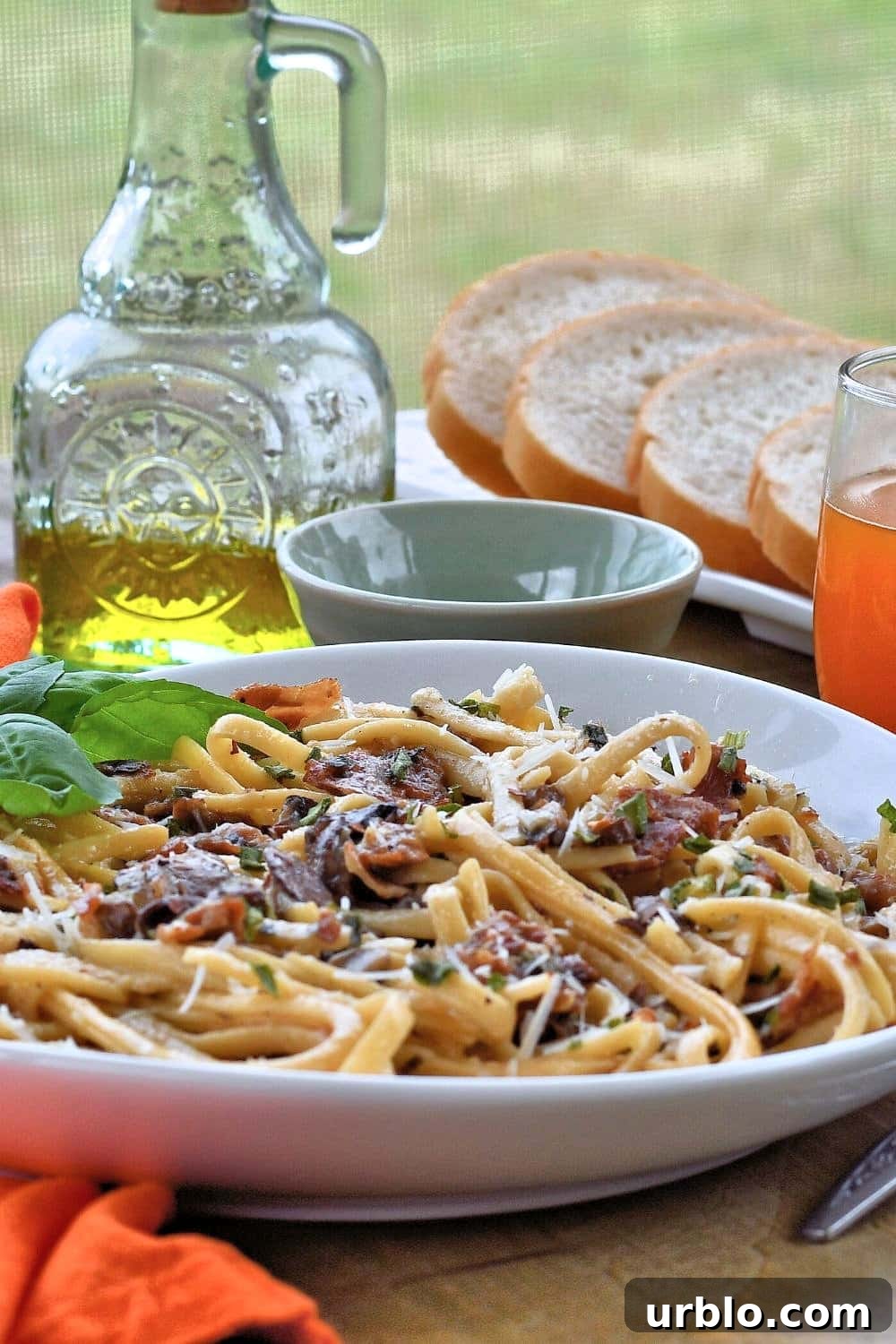 Crispy Prosciutto and Mushroom Pasta Dinner Recipe 2 24Bite: Fried Prosciutto and Mushrooms Pasta Dinner by Christian Guzman
